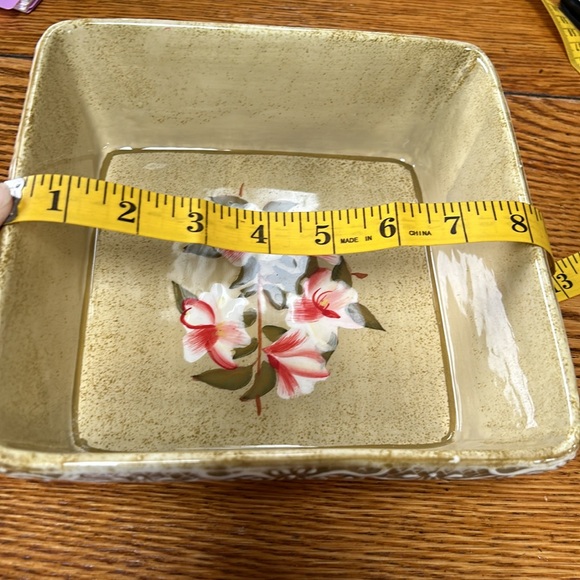 Temptations Presentable Ovenware, tan and red casserole dish. Great condition - Picture 6 of 7